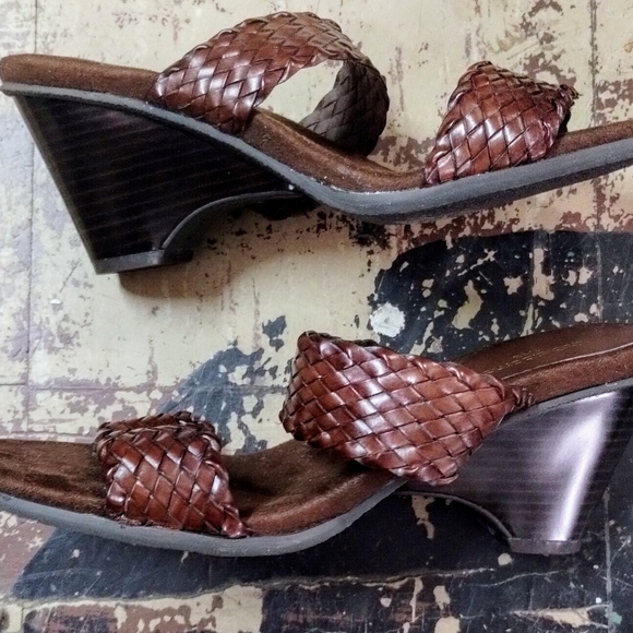 Liz Claiborne sandals NEW IN BOX - Picture 4 of 9